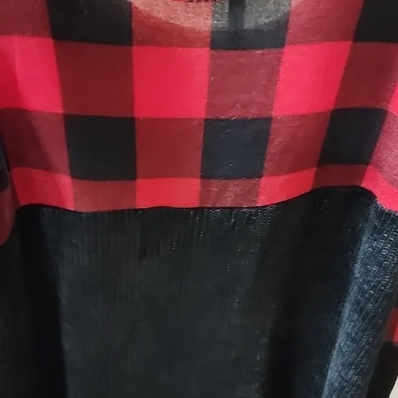 Black and Red Ling Sleeve Top - Picture 6 of 9